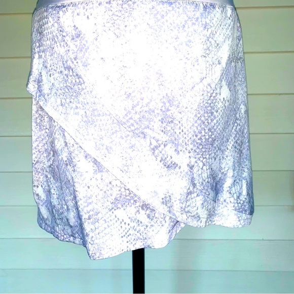 Women’s Avia Compression Short w/ Zipper pocket and built in underwear NWT - Picture 3 of 6